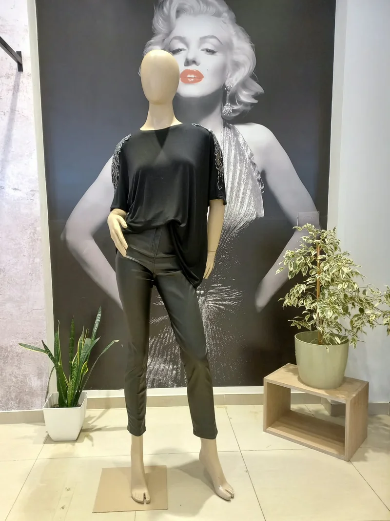 Remera Modal con Apliques
