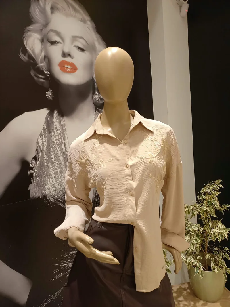 Camisa Crepé Bordada