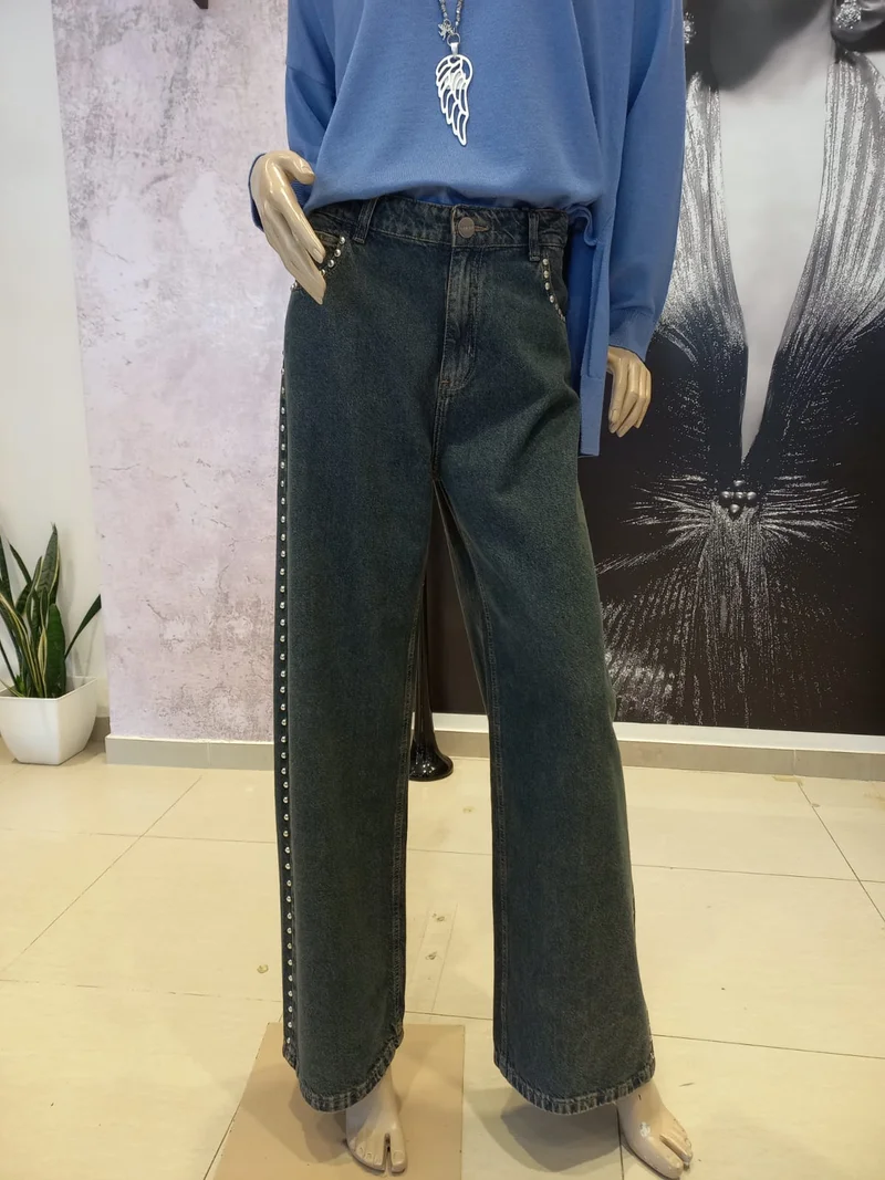 Jean Straight Relax con Tachas