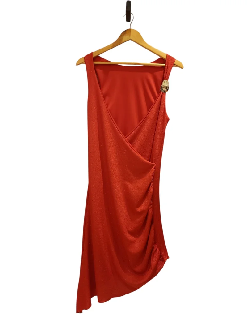 Vestido Cruz con Hebilla Irregular
