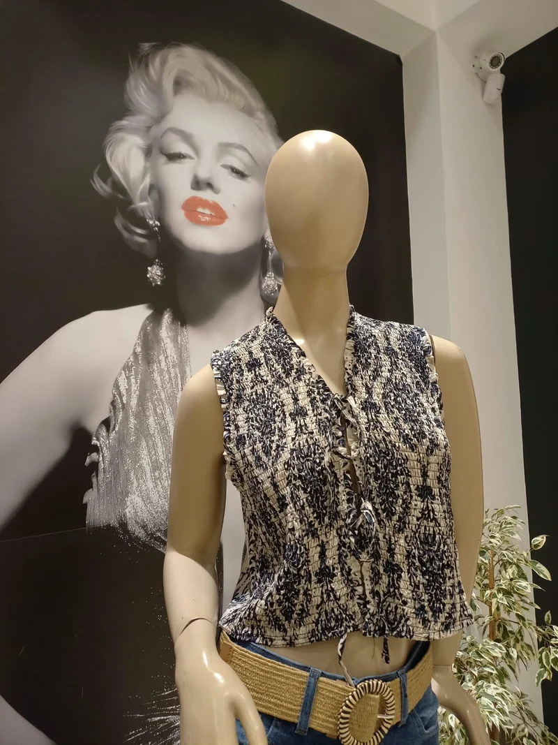 Blusa Plisada Estampada con Tiras