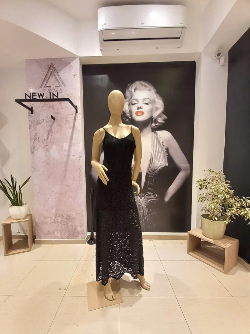 Hilaria Vestido de Encaje Largo