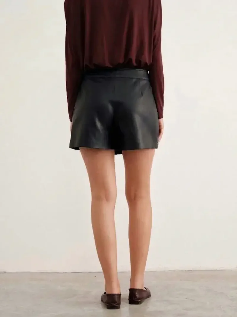 Short Letizia